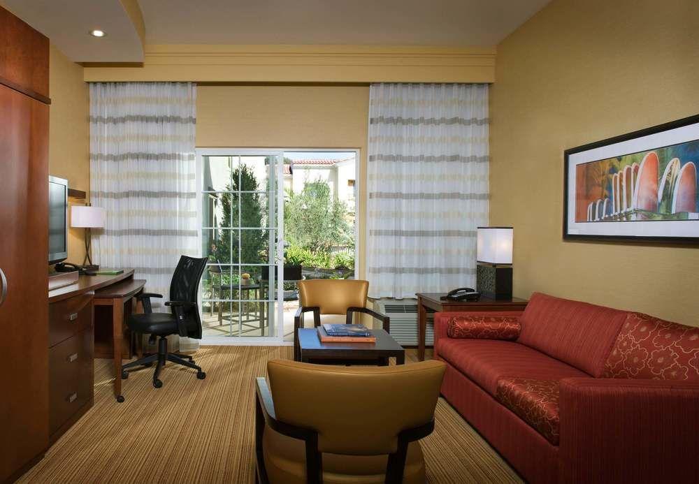 מלון Courtyard By Marriott Santa Barbara Goleta מראה חיצוני תמונה